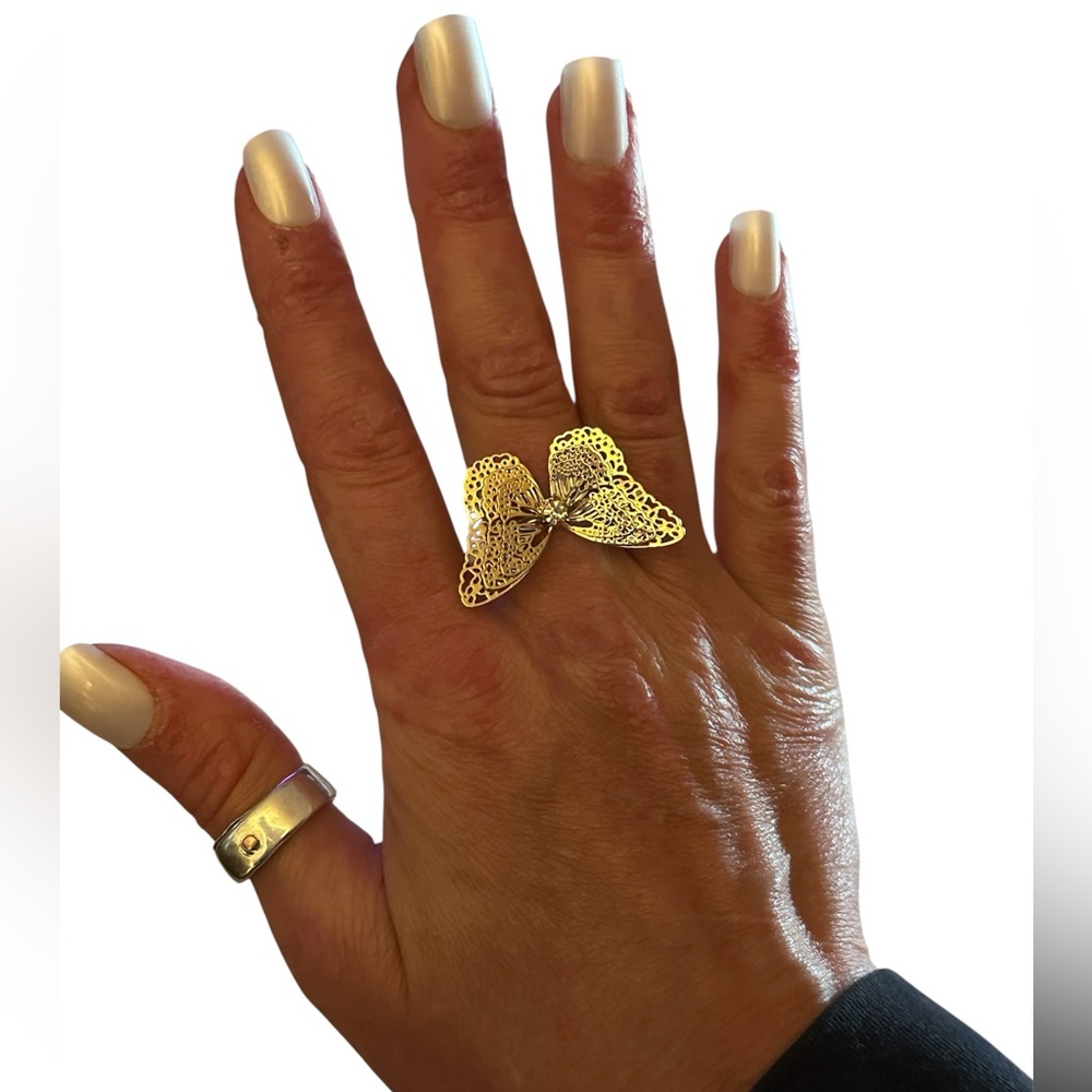Elegant Gold Butterfly Ring - Picture 3 of 3